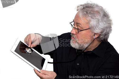 Image of Senior is doing tablet pc diagnosis