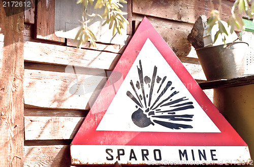 Image of Danger mines sign