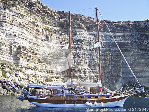 Image of sailing near lampedusa