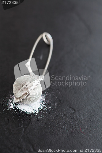 Image of Sieve and icing sugar