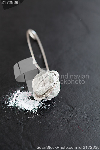 Image of Sieve and icing sugar