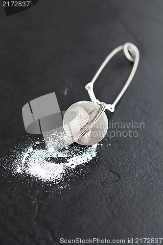 Image of Sieve and icing sugar