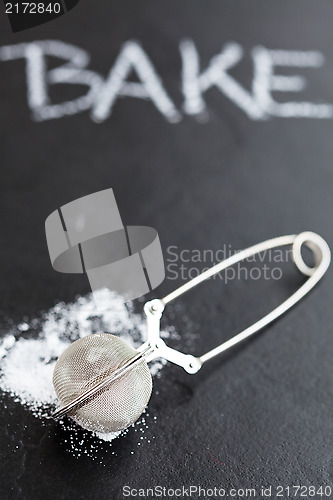 Image of Sieve and icing sugar