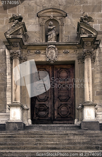 Image of the brown gate  in  bellinzona