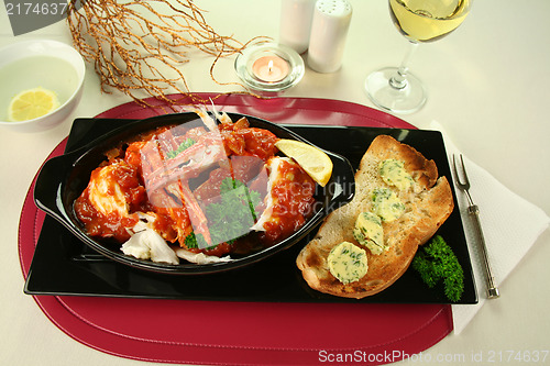 Image of Cracked Crab In Tomato Sauce