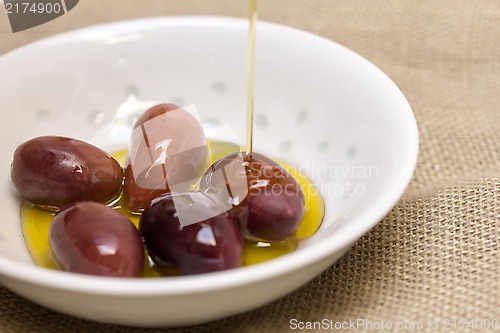 Image of Olives in olive oil