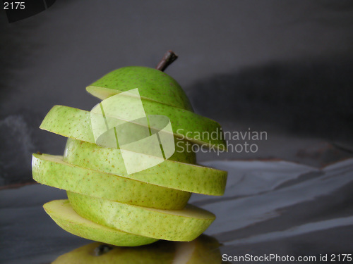 Image of pear in slices