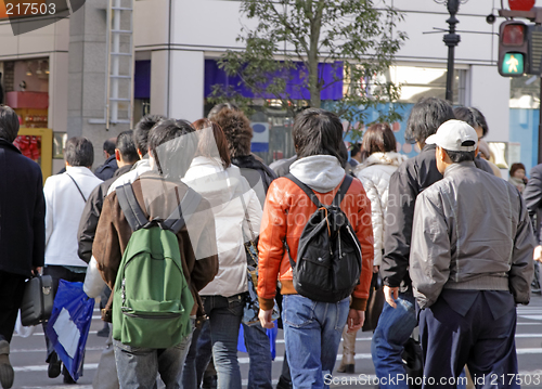 Image of Teenagers crossing the street