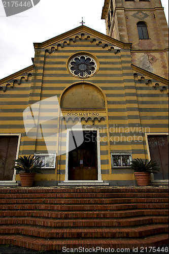 Image of colored facade grey yellow 