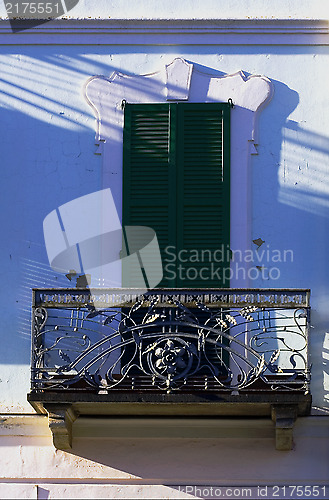 Image of green  little terrace   in  milan 