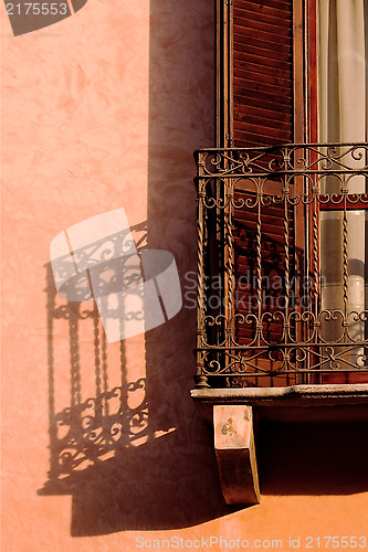 Image of old red orange little terrace 