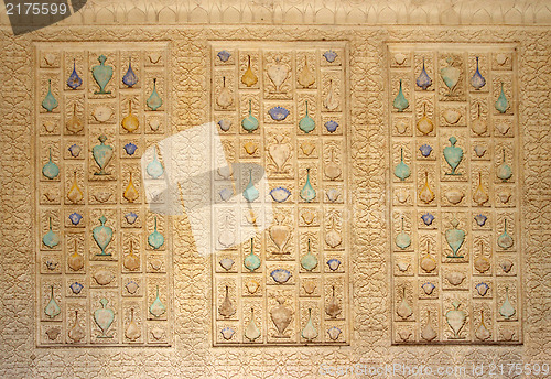 Image of ornament on wall of palace in Jaipur fort