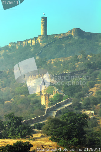 Image of mountain walls of Jaipur fort