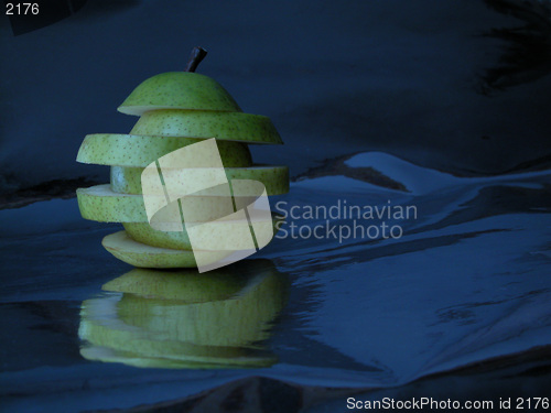 Image of pear in slices