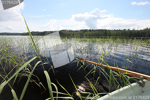 Image of wooden paddle with water drops 
