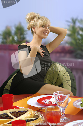 Image of woman sitting in a cafe