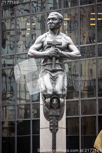 Image of A statue at Charlotte uptown in North Carolina