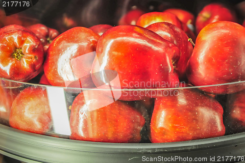 Image of apples on shelf at the supermarket on display