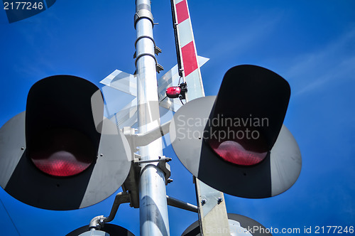 Image of railroad crossing sign and gate