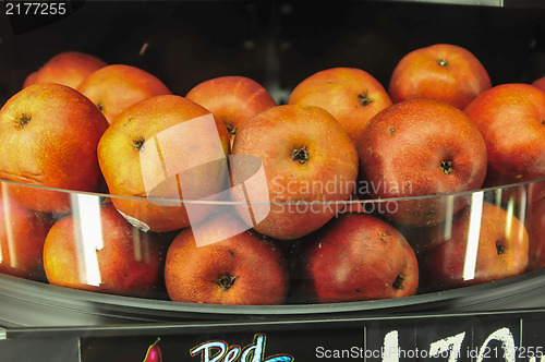 Image of apples on shelf at the supermarket on display