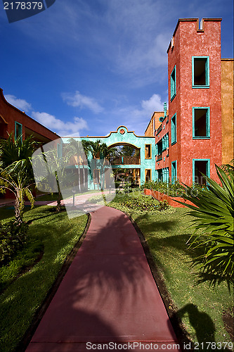 Image of window and red house  in playa del carmen