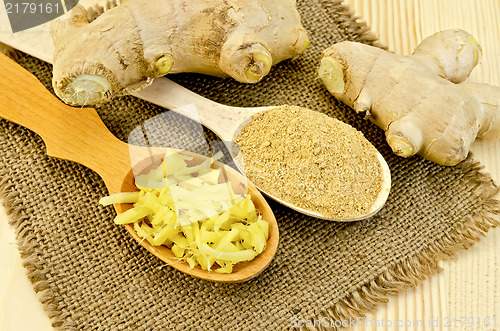 Image of Ginger fresh and dried in wooden spoons