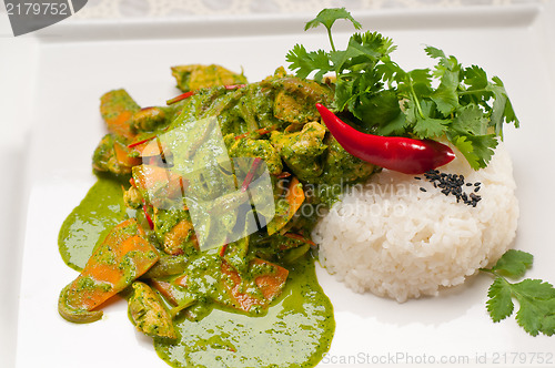 Image of chicken with green curry vegetables and rice