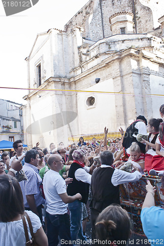 Image of Sicilian cart delivers the nuts to tourists in Polizzi Generosa