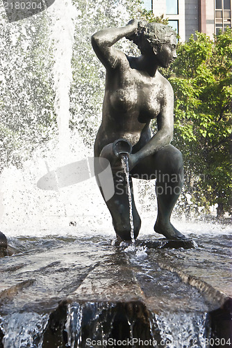 Image of Fountain in Plaza d'Espana - Madrid