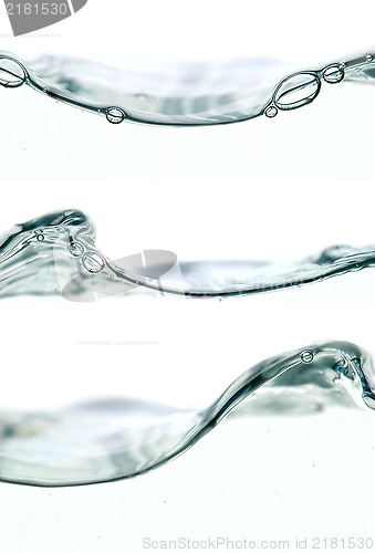 Image of wave and bubbles