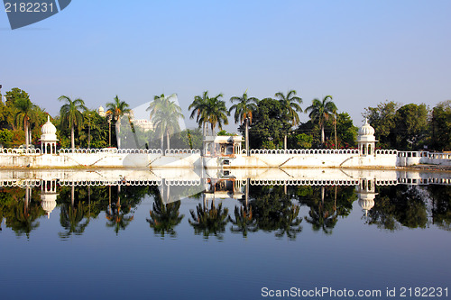 Image of Pichola lake in Udaipur India