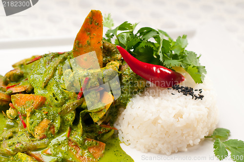 Image of chicken with green curry vegetables and rice