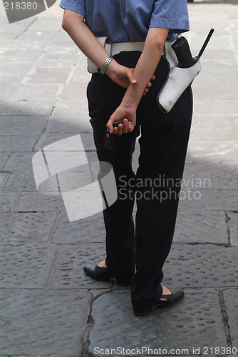 Image of policewoman