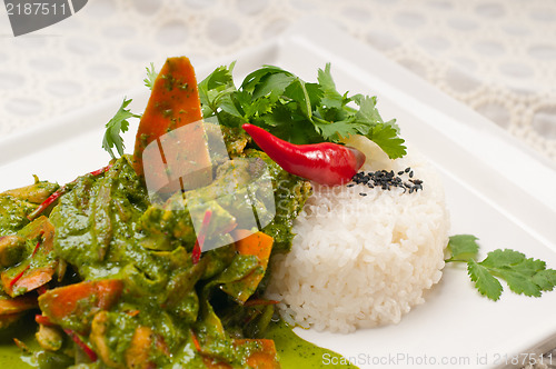 Image of chicken with green curry vegetables and rice