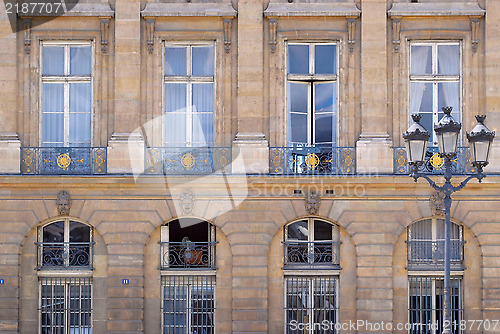 Image of Facade of the building.