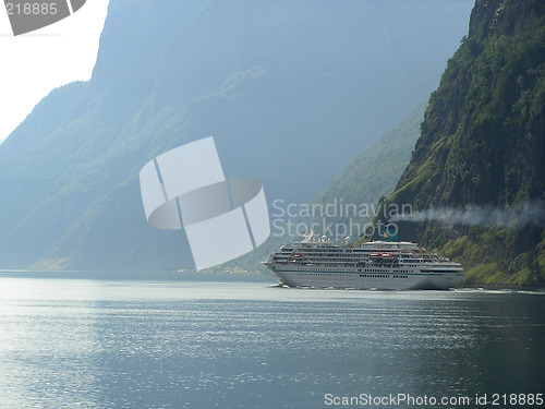 Image of cruiseship