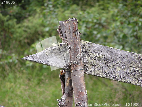 Image of rusty old fence