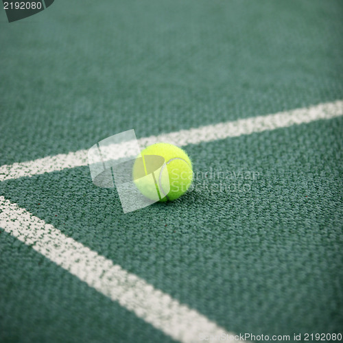 Image of Tennis ball on a tennis court