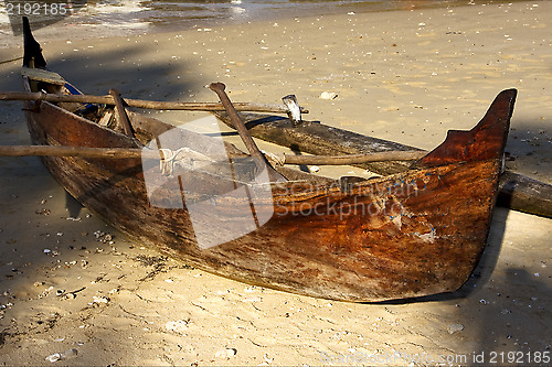 Image of boat oar  coastline