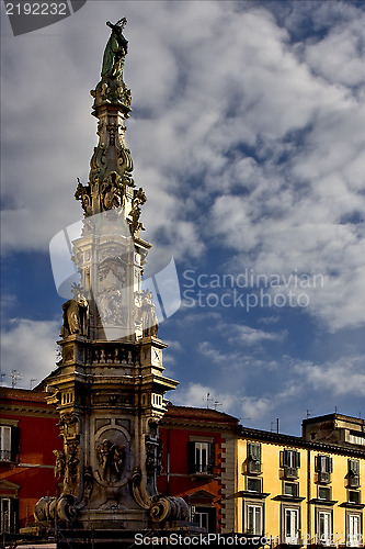 Image of house    obelisk 