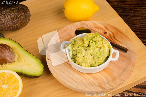 Image of Guacamole ingredients