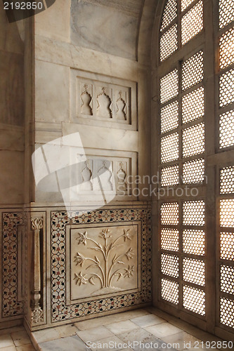 Image of interior of taj mahal mausoleum in India