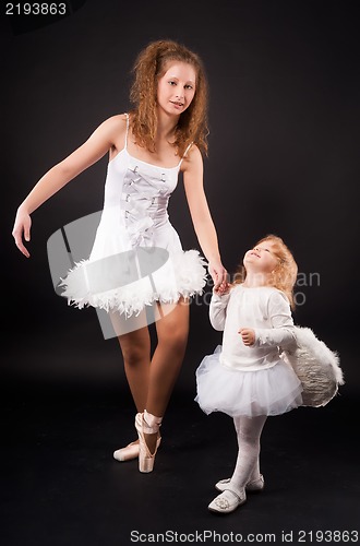 Image of Two pretty ballerina's