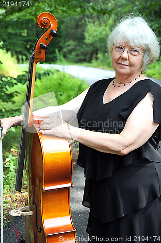 Image of Female cellist.