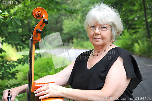 Image of Female cellist.