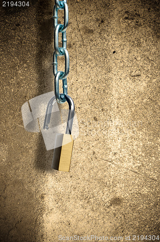 Image of Open padlock and chain 