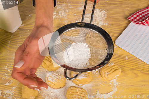 Image of Icing sugar on cookies