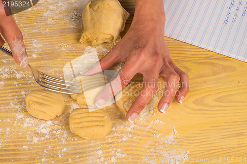 Image of Preparing polvorones