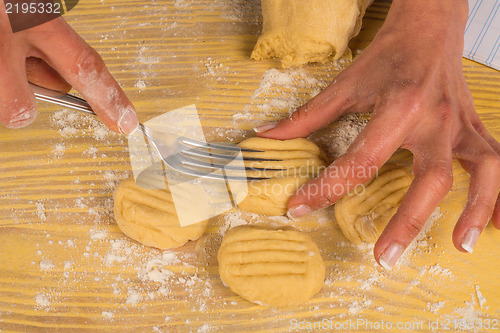 Image of Preparing polvorones