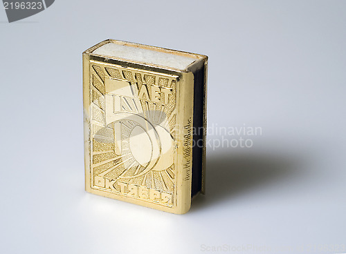 Image of A box of matches in a special metal cover